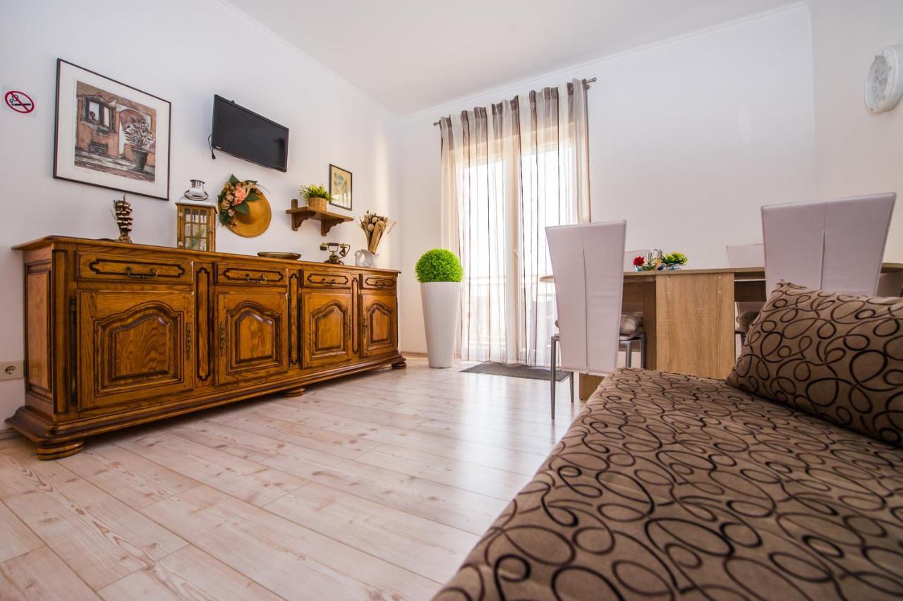 Apartments Nino โปดสตรานา ภายนอก รูปภาพ